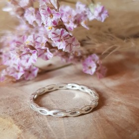 Bague fine vagues ajourée