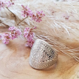 Bague ethnique graphique