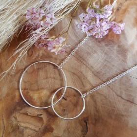 Collier grands anneaux...
