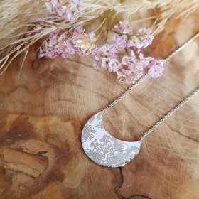 Collier lune graphique...